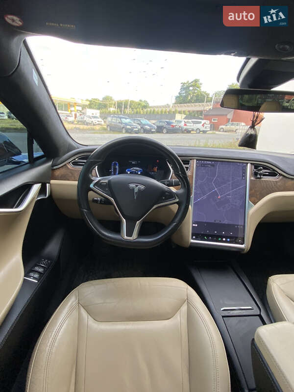 Лифтбек Tesla Model S 2016 в Ровно