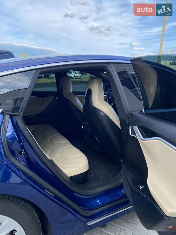 Лифтбек Tesla Model S 2016 в Ровно
