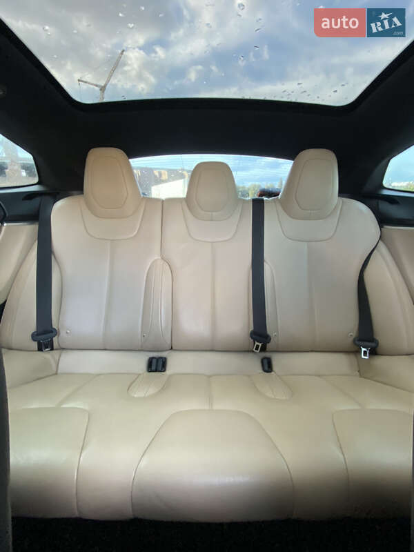 Лифтбек Tesla Model S 2016 в Ровно