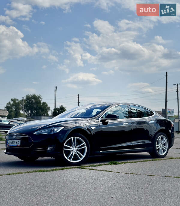 Tesla Model S 2015