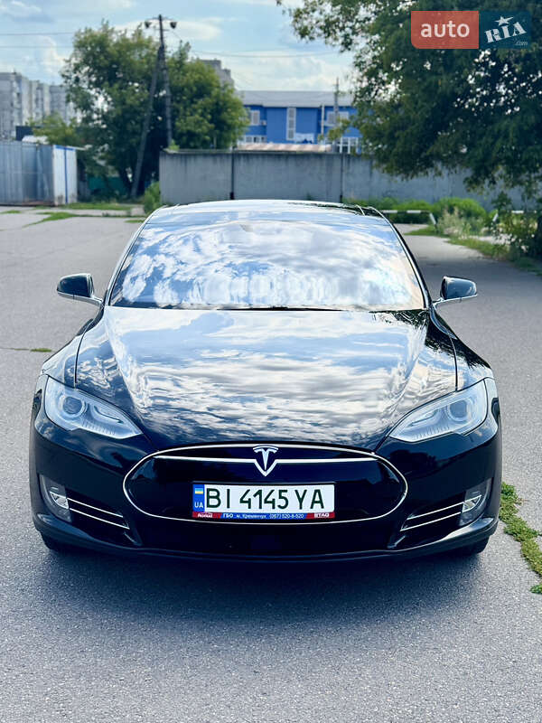 Лифтбек Tesla Model S 2015 в Кременчуге