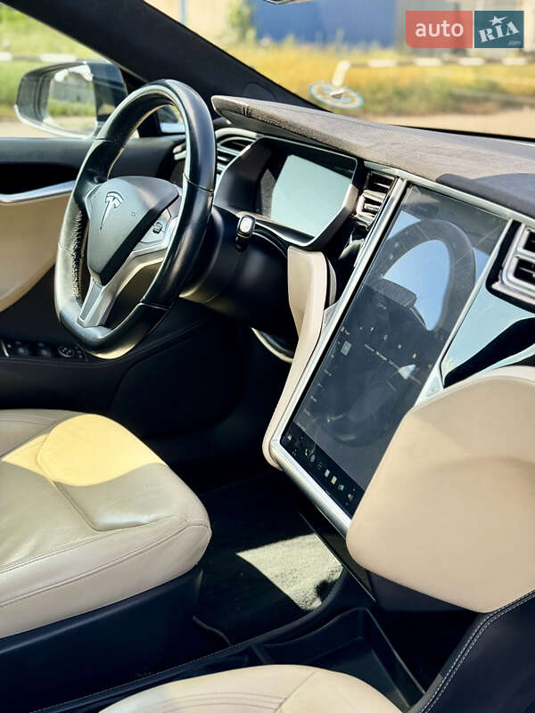 Лифтбек Tesla Model S 2015 в Кременчуге