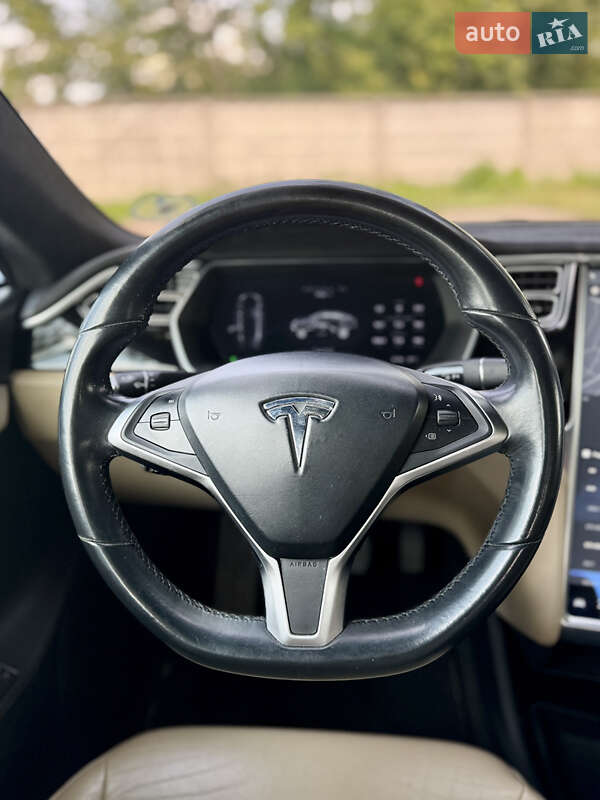 Лифтбек Tesla Model S 2015 в Кременчуге