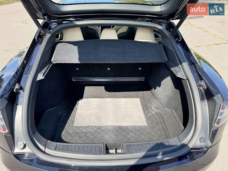 Лифтбек Tesla Model S 2015 в Кременчуге
