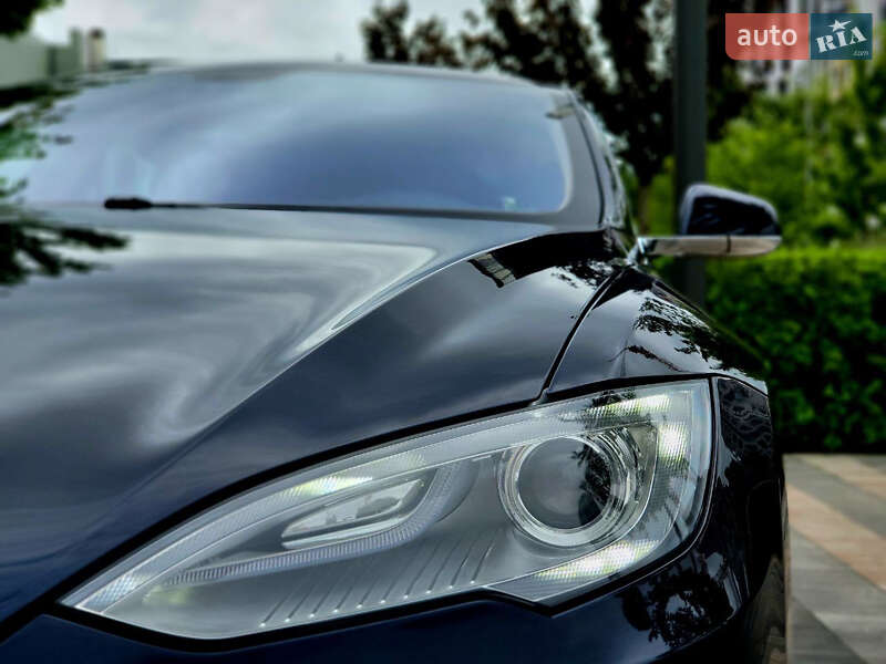 Лифтбек Tesla Model S 2014 в Киеве