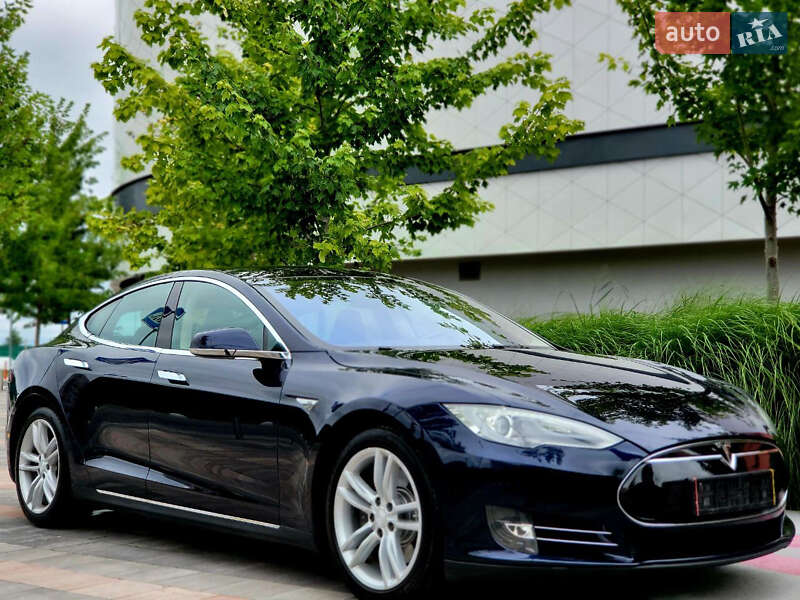 Лифтбек Tesla Model S 2014 в Киеве