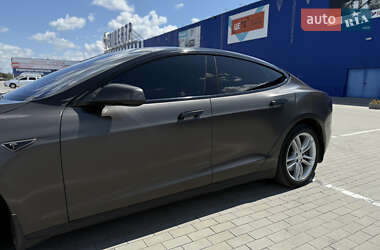 Лифтбек Tesla Model S 2014 в 