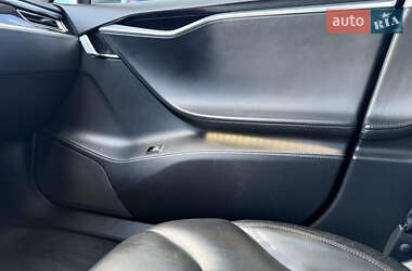 Лифтбек Tesla Model S 2014 в 