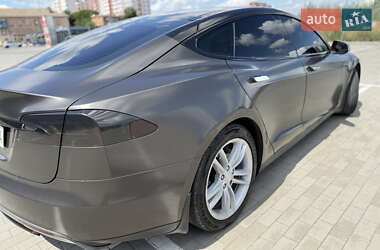 Лифтбек Tesla Model S 2014 в 
