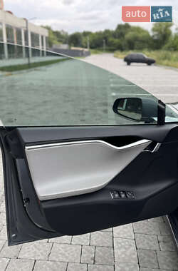 Лифтбек Tesla Model S 2013 в 