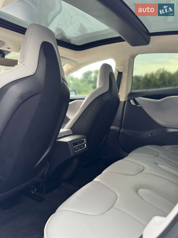 Лифтбек Tesla Model S 2013 в Львове