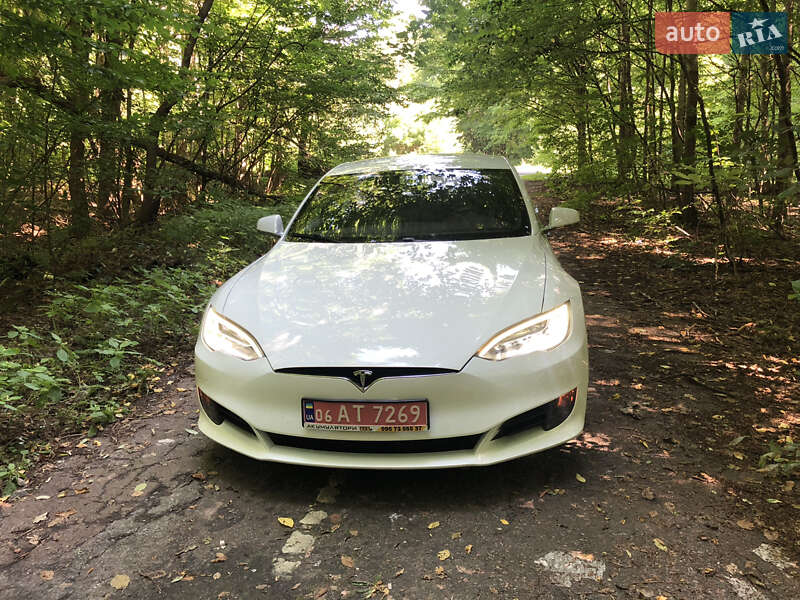 Tesla Model S 2016