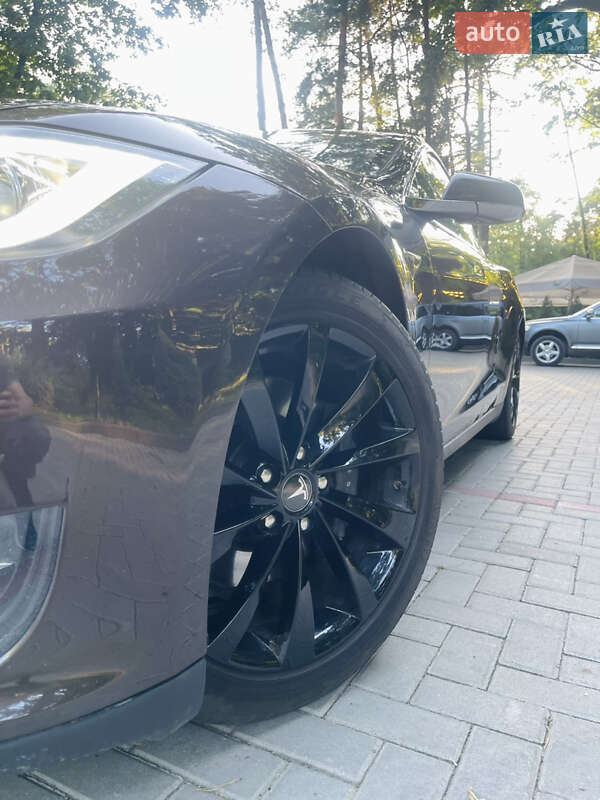Ліфтбек Tesla Model S 2013 в Луцьку фото 19 Ліфтбек Tesla Model S 2013 в Луцьку
