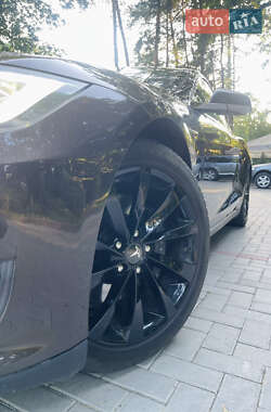 Лифтбек Tesla Model S 2013 в 