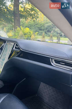 Лифтбек Tesla Model S 2013 в 