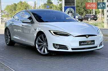 Лифтбек Tesla Model S 2014 в 