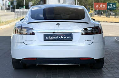 Лифтбек Tesla Model S 2014 в 