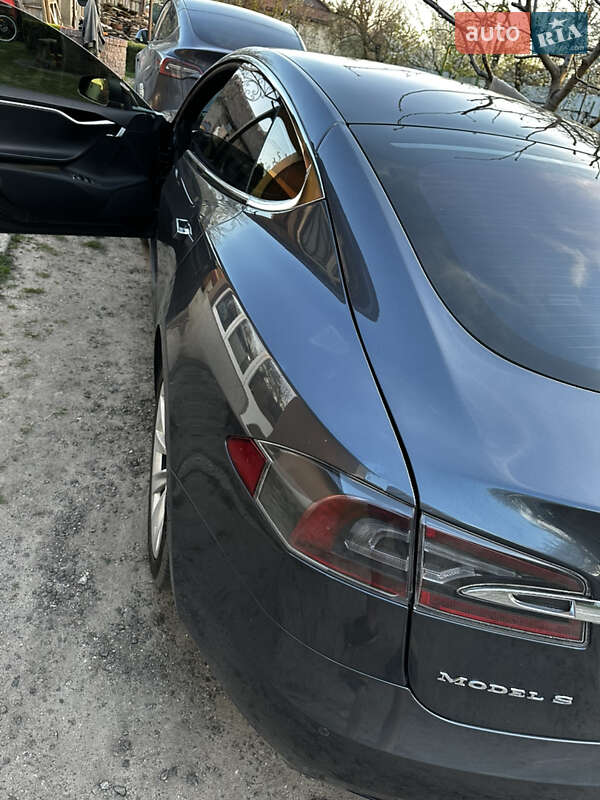 Лифтбек Tesla Model S 2018 в Киеве