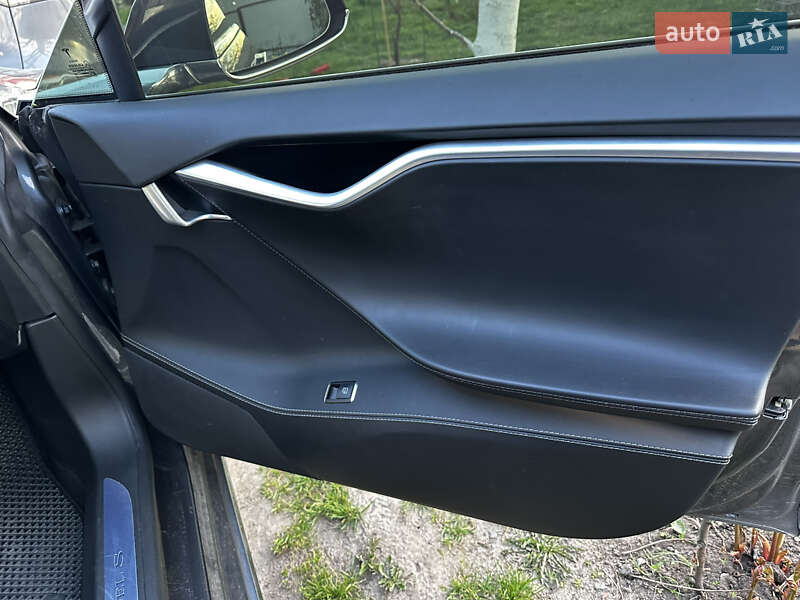 Лифтбек Tesla Model S 2018 в Киеве