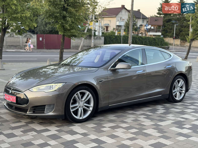 Лифтбек Tesla Model S 2015 в Ровно