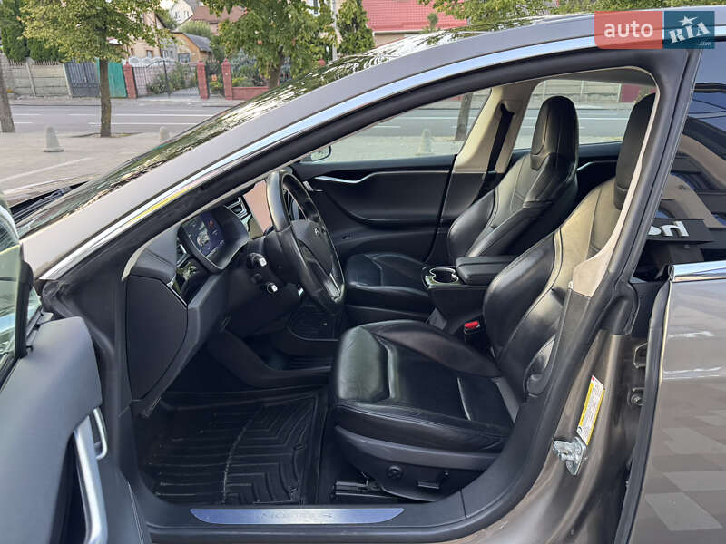 Лифтбек Tesla Model S 2015 в Ровно