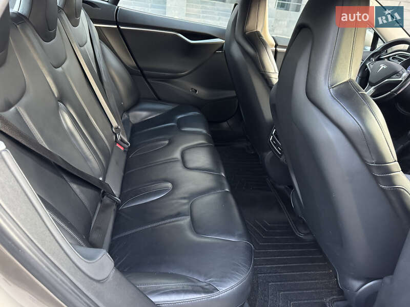 Лифтбек Tesla Model S 2015 в Ровно