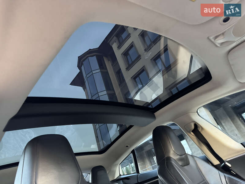 Лифтбек Tesla Model S 2015 в Ровно