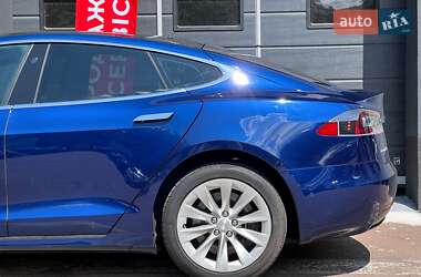 Лифтбек Tesla Model S 2017 в 