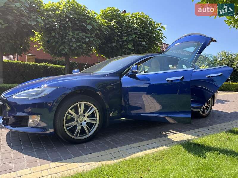 Лифтбек Tesla Model S 2020 в Виннице