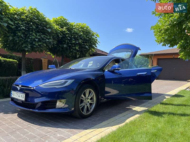 Лифтбек Tesla Model S 2020 в Виннице