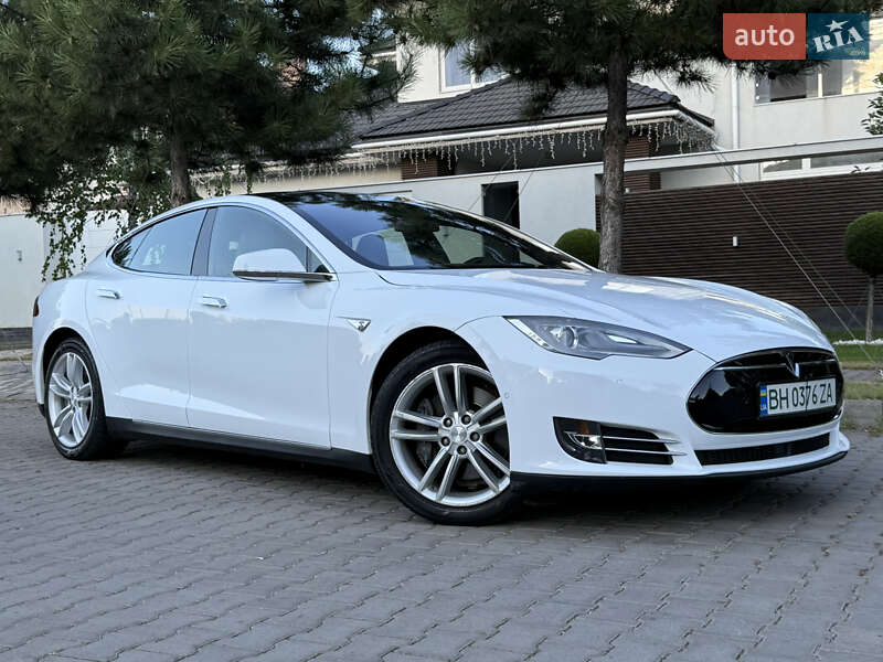 Tesla Model S 2015
