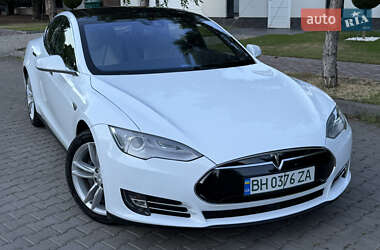 Лифтбек Tesla Model S 2015 в 