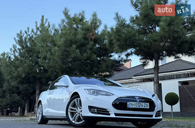 Лифтбек Tesla Model S 2015 в 