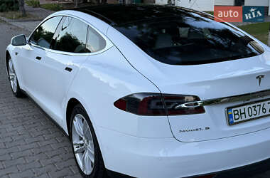 Лифтбек Tesla Model S 2015 в 