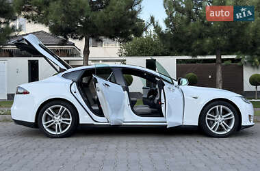 Лифтбек Tesla Model S 2015 в 