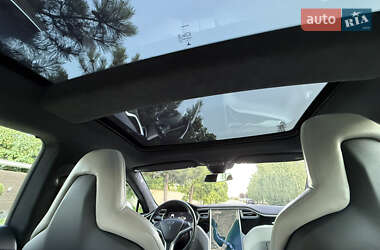 Лифтбек Tesla Model S 2015 в 