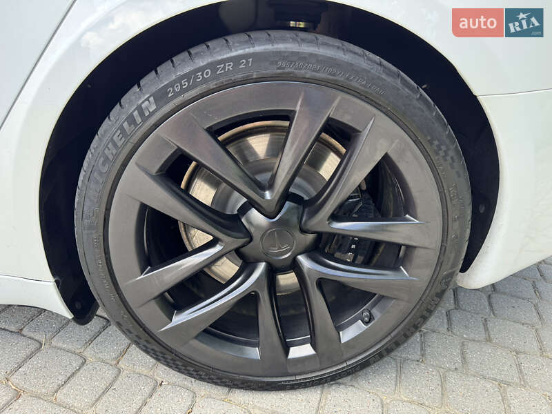 Лифтбек Tesla Model S 2022 в Львове