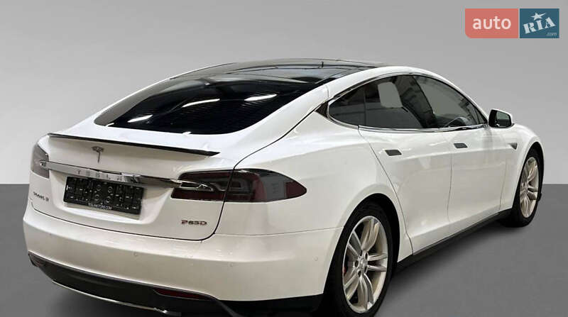 Ліфтбек Tesla Model S 2015 в Одесі
