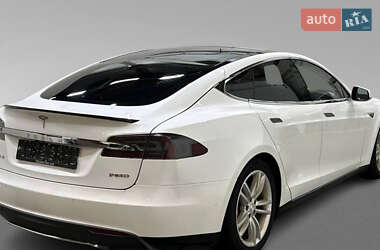 Лифтбек Tesla Model S 2015 в 