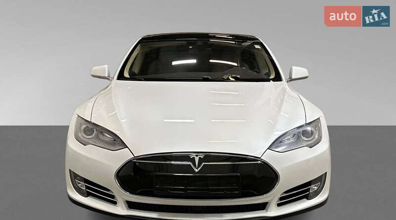 Tesla Model S 2015