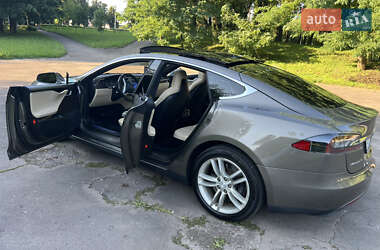Лифтбек Tesla Model S 2015 в 