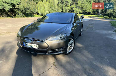 Лифтбек Tesla Model S 2015 в 