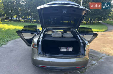Лифтбек Tesla Model S 2015 в 