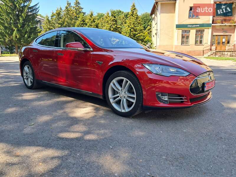 Лифтбек Tesla Model S 2014 в Радехове