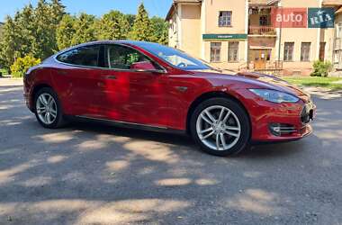 Лифтбек Tesla Model S 2014 в 