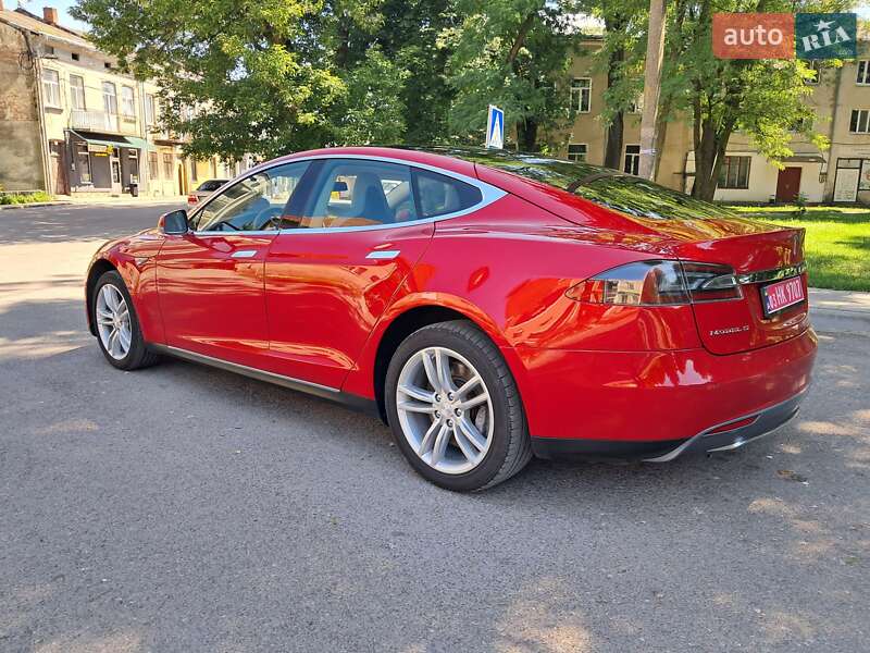 Лифтбек Tesla Model S 2014 в Радехове