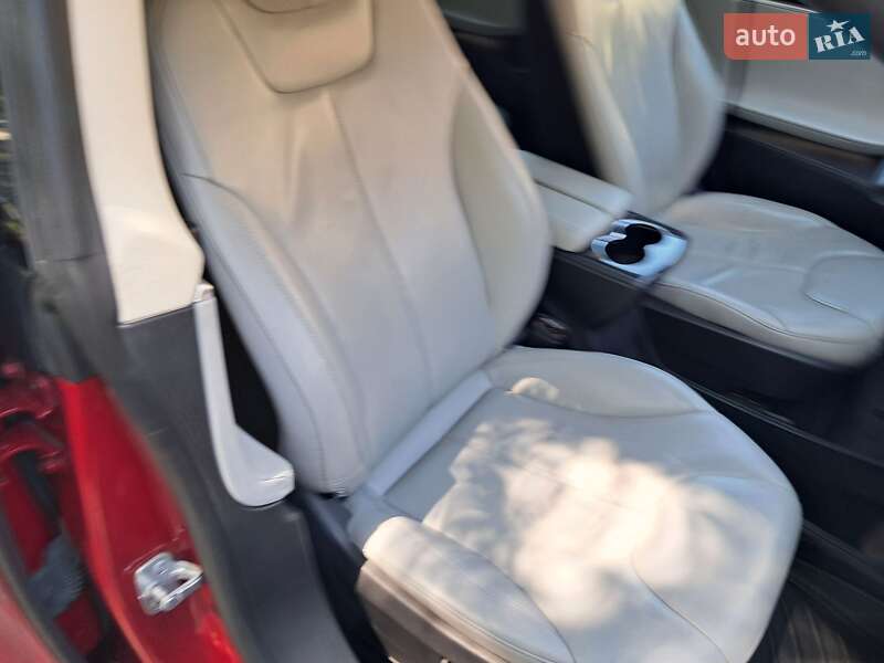 Лифтбек Tesla Model S 2014 в Радехове