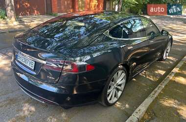 Лифтбек Tesla Model S 2014 в 