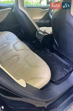 Лифтбек Tesla Model S 2014 в 
