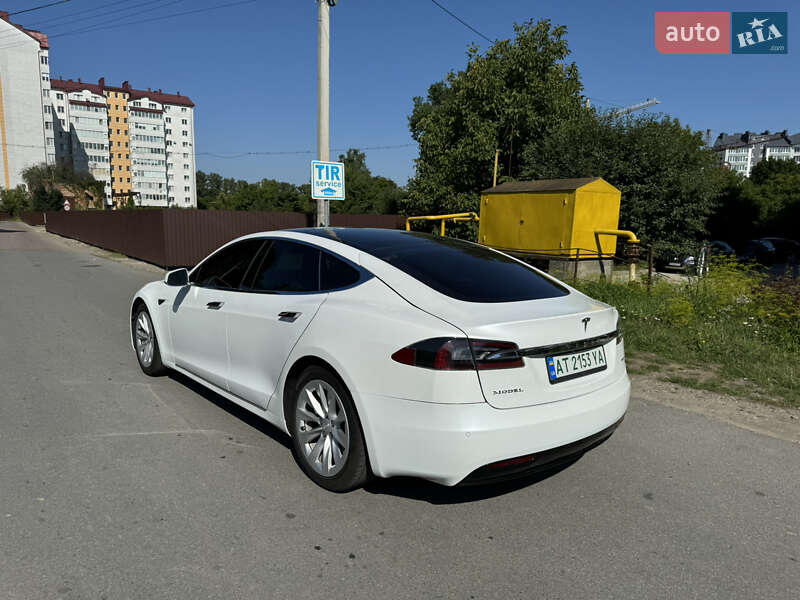 Лифтбек Tesla Model S 2016 в Ивано-Франковске